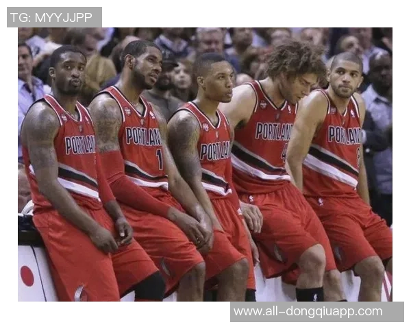 十年兄弟情深利拉德致敬CJ重聚时刻情感涌动难以自已 十年兄弟情深利拉德致敬CJ重聚时刻情感涌动难以自已