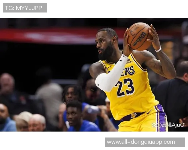 詹姆斯谈防守策略愿意放中距离两分太阳队表现出色投篮命中率高